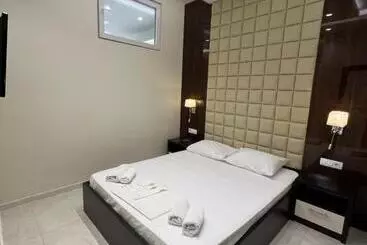 هتل آپارتمان Shine Residence