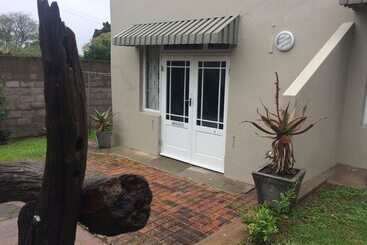 פנסיון 30 On Oatlands Road