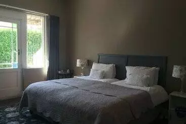 Pensão 30 On Oatlands Road