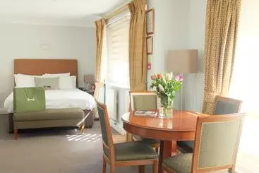 Basil Street Apartments