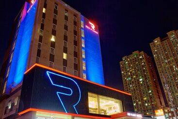 Hotel Red Planet Makati Amorsolo