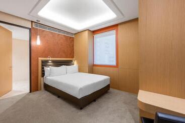 בית מלון כפרי The Tank Stream Sydney