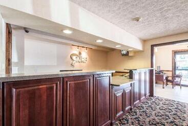 Motel Rodeway Inn & Suites