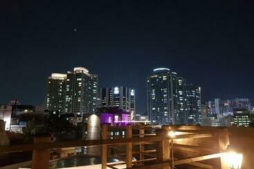 פנסיון Crib 49 Guesthouse   Foreigner Only