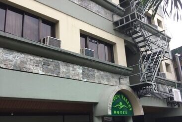 בית מלון כפרי Golden Valley