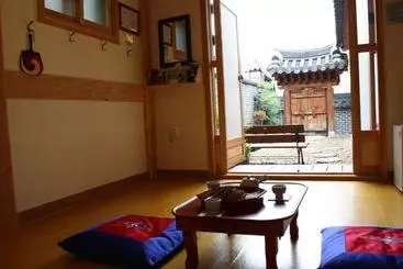 Pension (Hôtel basse catégorie) Jeonju Hanok Maeul Hongran Mideok Hanok