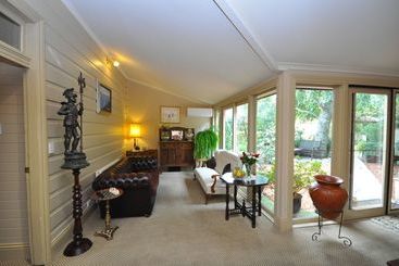 Bed and Breakfast Lurline House