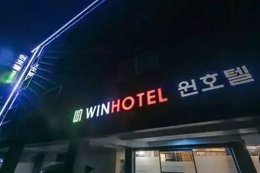 בית מלון כפרי Geoje Win