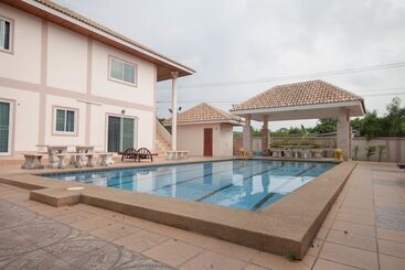 Hotel Narnia Resort Pattaya 2