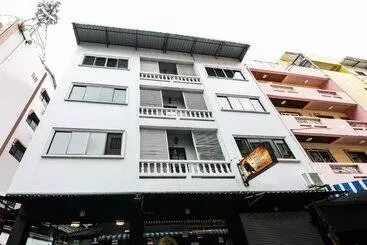 בית מלון כפרי Roar Inn Patong