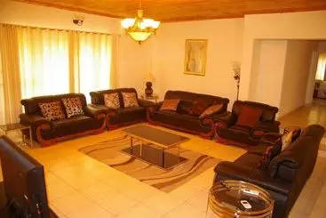 Pension (Hôtel basse catégorie) Khanondo Guest House