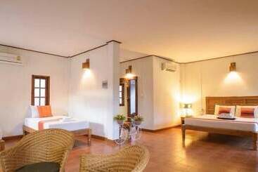 هتل Bangyai Buri Resort