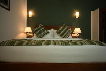 Hotel Travellers Nest Kandy