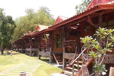 بنسيون Tamarind Home Resort Kanchanaburi