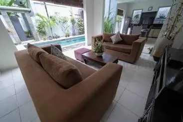 ツーリストアパートメント Villa Bahagia Sanur