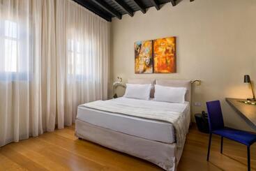 هتل Allegory Boutique