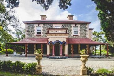 Hotel Authenticity Health And Wellness Retreat