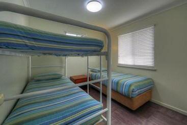 Отель Mandalay Holiday Resort And Tourist Park