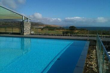 Отель White Sands Estate