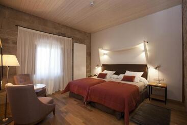 Parador Castillo De Monterrei