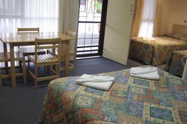 Sanctuary Park Motel