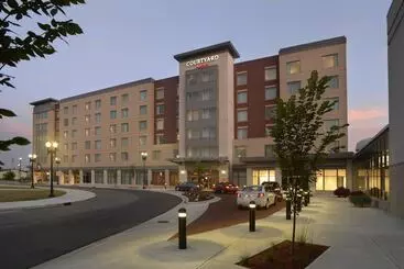 ホテル Courtyard By Marriott Muncie At Horizon Convention Center