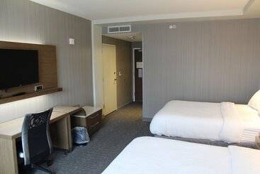 فندق Courtyard By Marriott Muncie At Horizon Convention Center