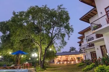 Pension Sigiriya Wewa Addara Hotel   Hotel By The Lake