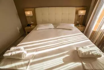 Appart'hotel Golden Bay Suites