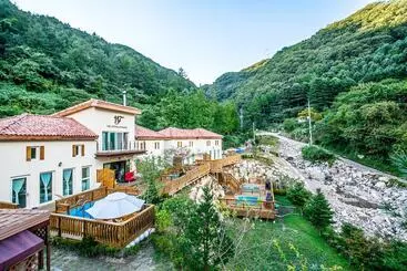 ビラホテル Hill & Falls House