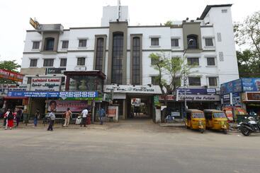 בית מלון כפרי Oyo Rooms Mount Road Us Consulate