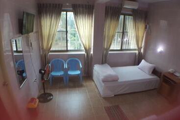 Red Dragon Hotel Hsipaw