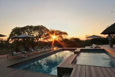 هتل Tshukudu Game Lodge