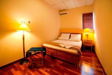 הוסטל Red Inn Cabana