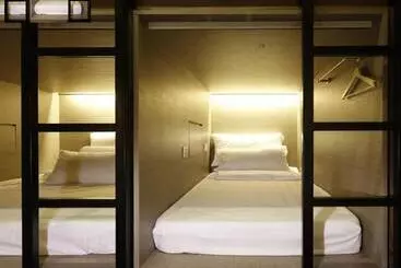 Beat. Capsule Hostel @ Boat Quay