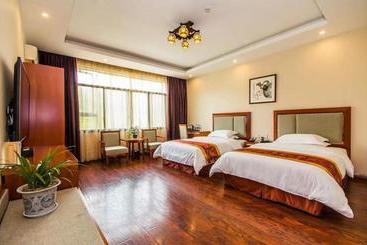 فندق Days Inn Frontier Emeishan