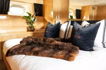 Отель Pacific Jemm Luxury Super Yacht