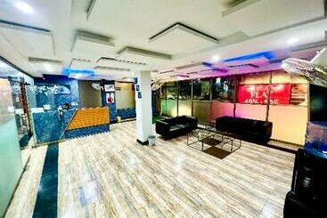 Aakas Hotel & Restaurant