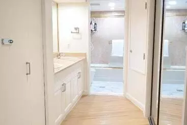 Hotelli Alupang Beach Tower, Upgraded Units