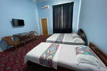 Pensió Shukrona Guest House