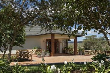 Отель Acacia Farm Lodge