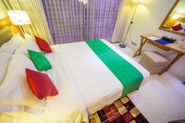 هتل Nascent Gardenia Suites