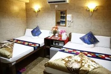 هتل Sandhu Guest House