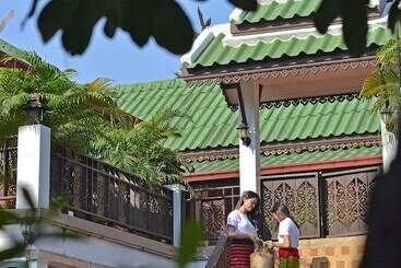 בית מלון כפרי Thai Thai Sukhothai Resort