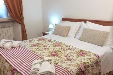 Turista apartmanok Appartamenti Piazza Santa Chiara