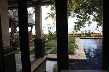 בית מלון כפרי Joglo On The Beach