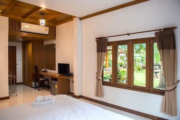 هتل Tree Home Plus Home Stay