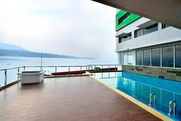 Whiz Prime Hotel Megamas Manado