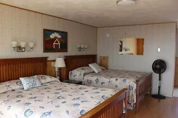 Clipper Shipp Beach Motel