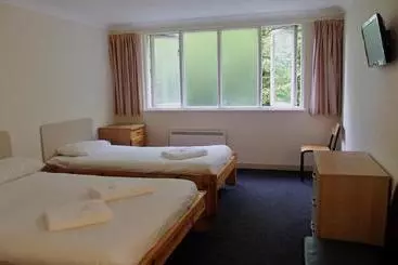 هتل Almond House Lodge